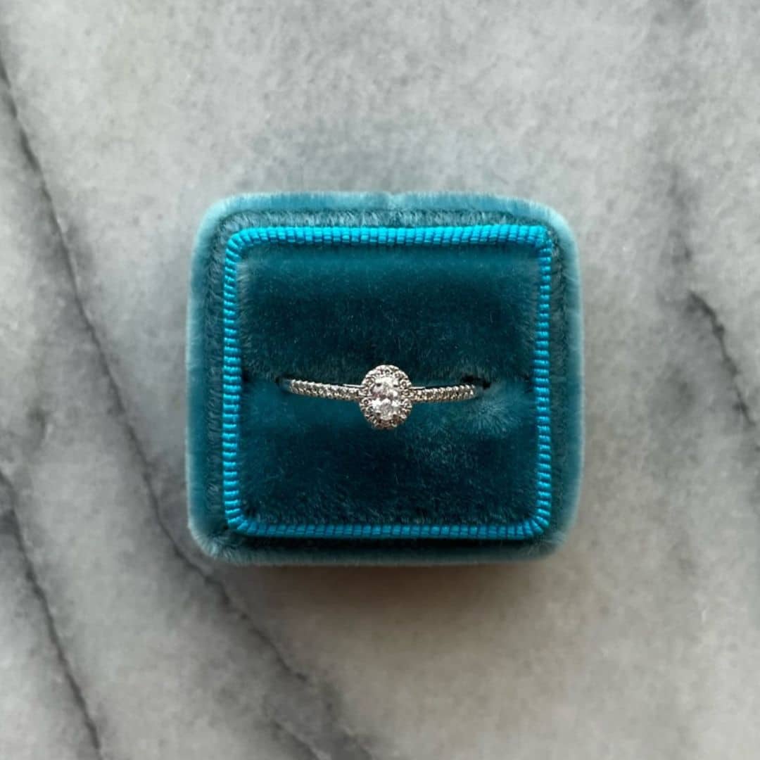 solitario-oval-halo-petite